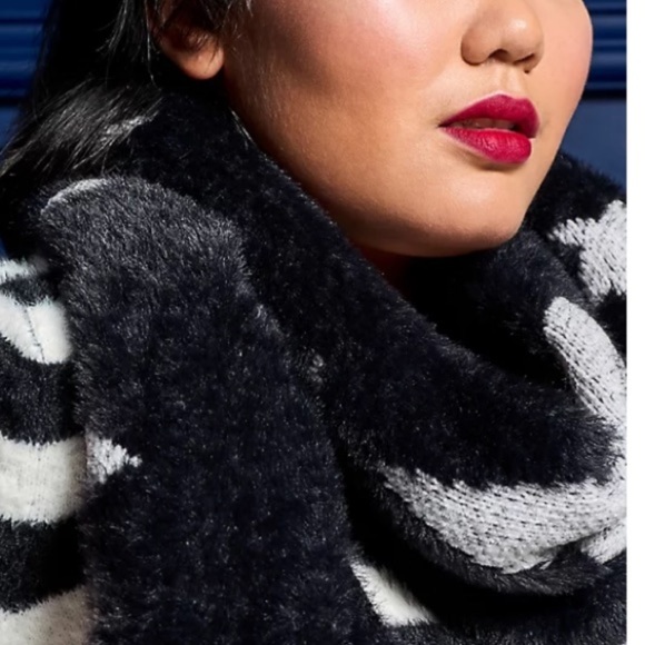 3 for $30- TORRID NWT OBLONG SCARF - ALLOVER STAR - Picture 4 of 4